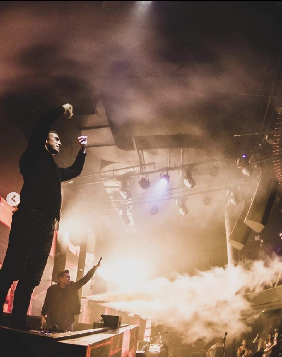 Swindali performing during a smoke cannon moment